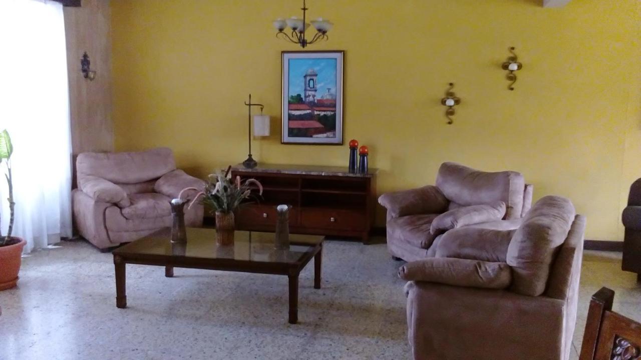 ホテル Casa San Benito サンサルバドル エクステリア 写真